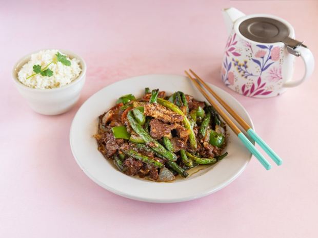 Shaking beef with green beans and peppers